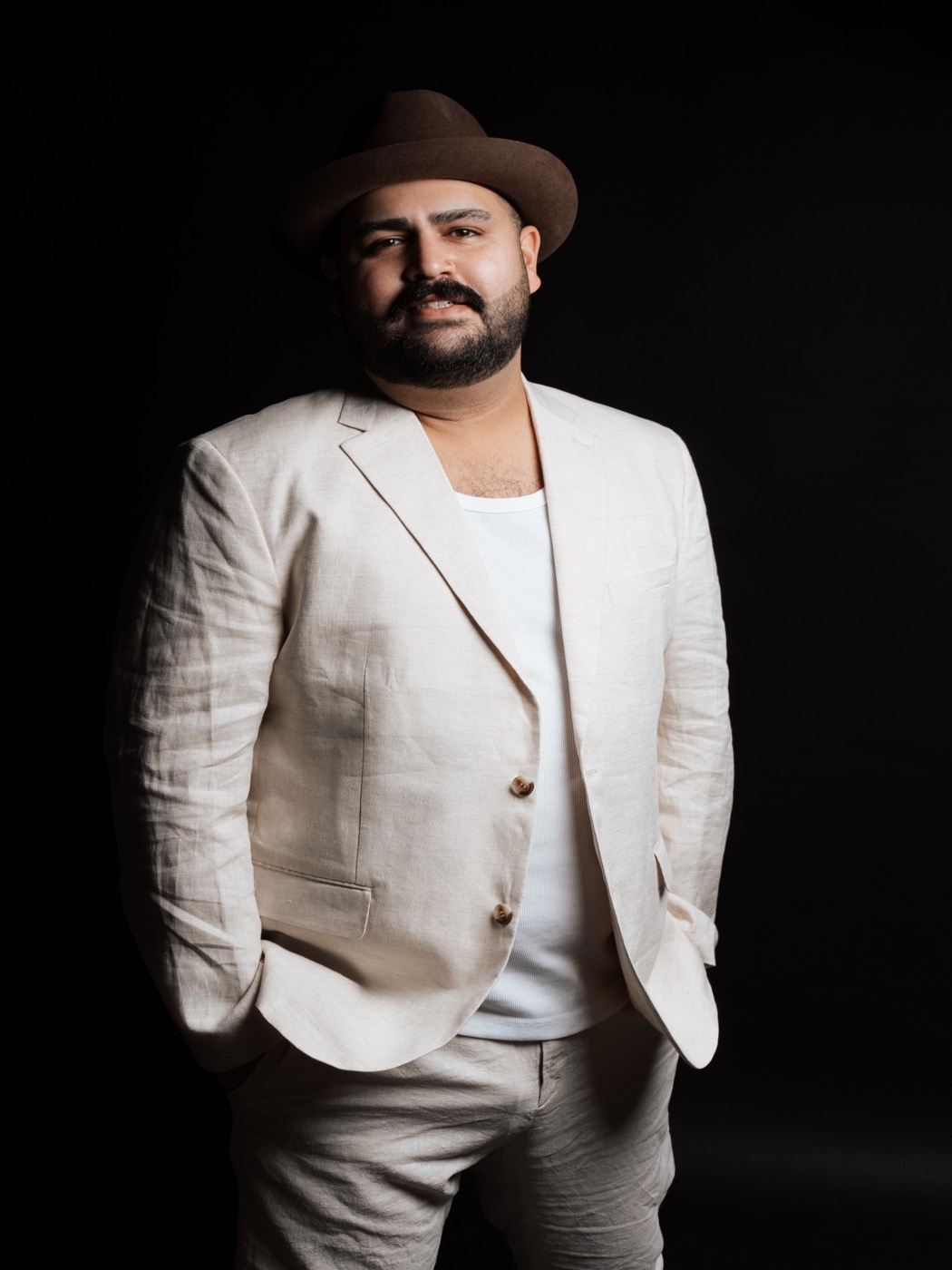 DJ SAM – Beige Linen Anzug