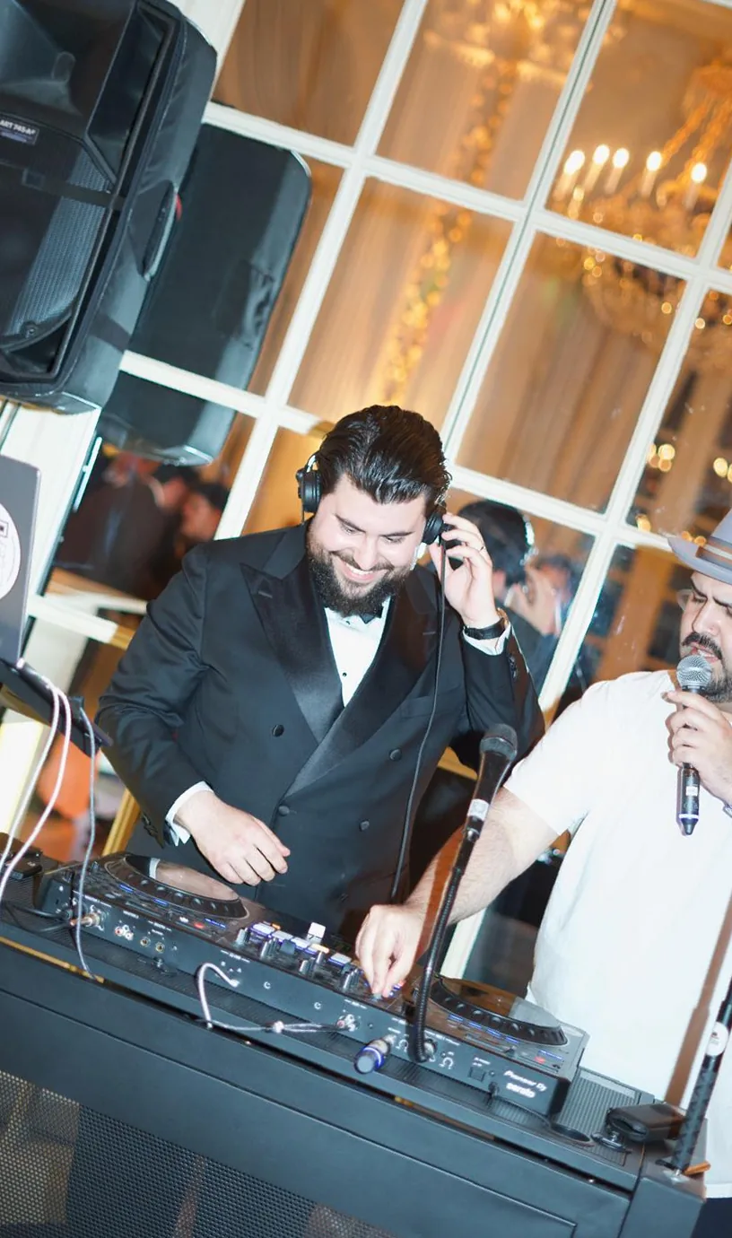 DJ SAM am Pult in der La Redoute, Bonn