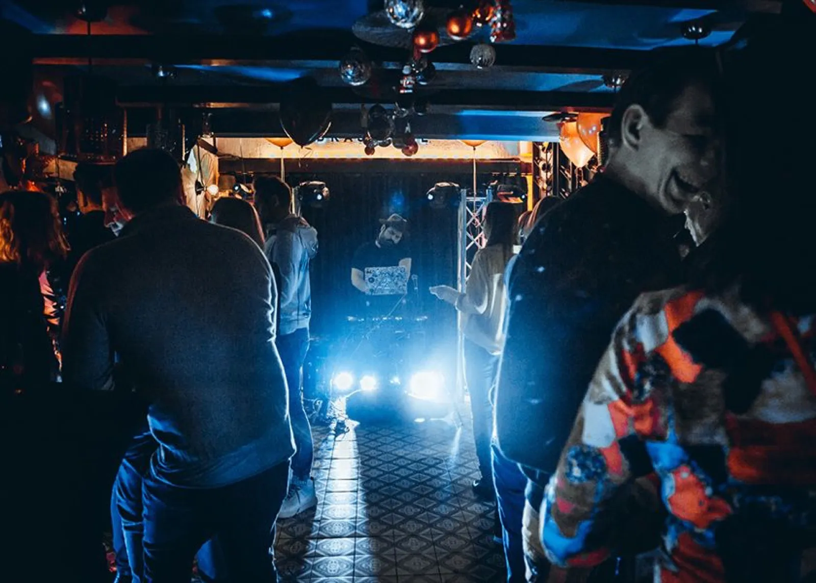 Lichtshow und Nebel &ndash; Technik, die den Raum verwandelt