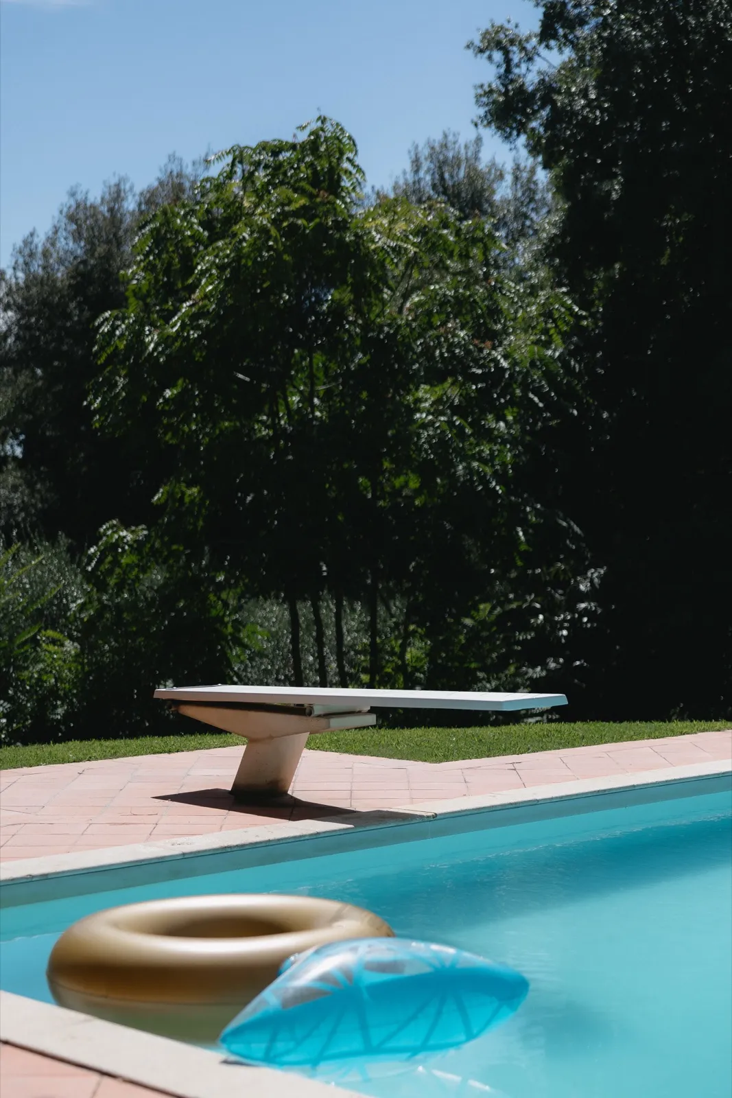 Ruhiger Pool am Nachmittag &ndash; die leise Seite des Tages